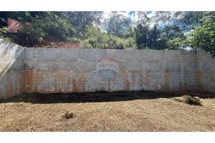 Lote com obra no Veredas das Gerais