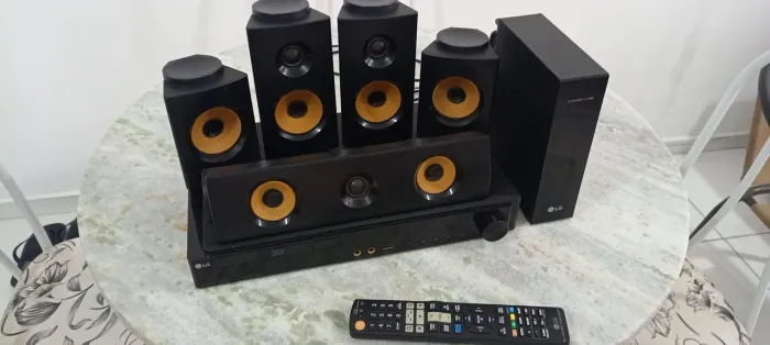Home Theater Blu-Ray 3D LG Wireless 1200W RMS - LHB725W