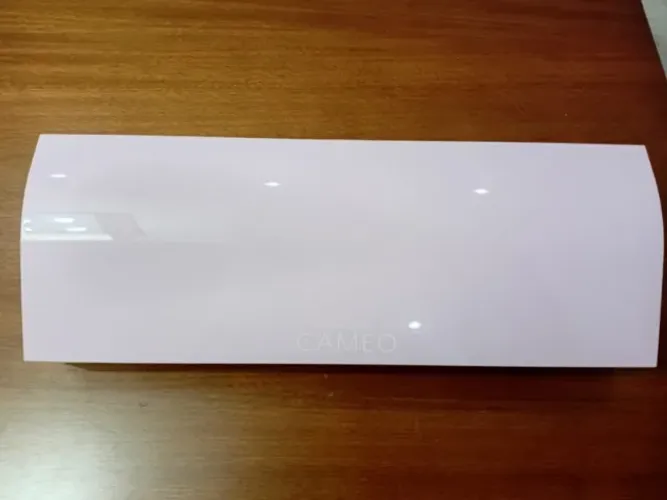 Vendo silhouette cameo 3 em perfeito estado. Acompanha capa e 1 lâmina extra nova. R$ 600,