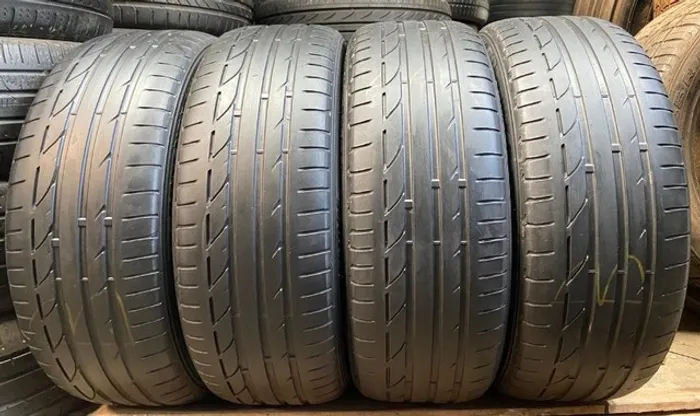 Pneus 225/45/19 Bridgestone potenza s001 rft meia vida sem defeitos (não são riscados)