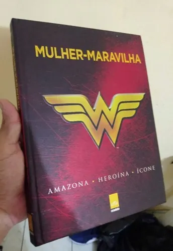 Mulher maravilha amazona, heroína e ícone 