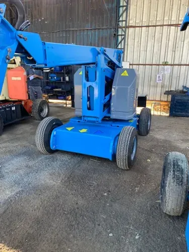 Plataforma Elevatória Articulada Genie Z34 com garantia