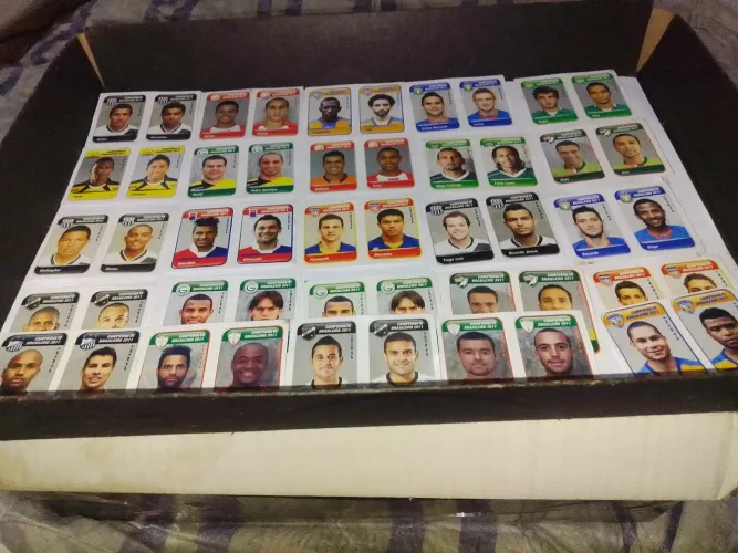 Lote de figurinhas do campeonato brasileiro 2011