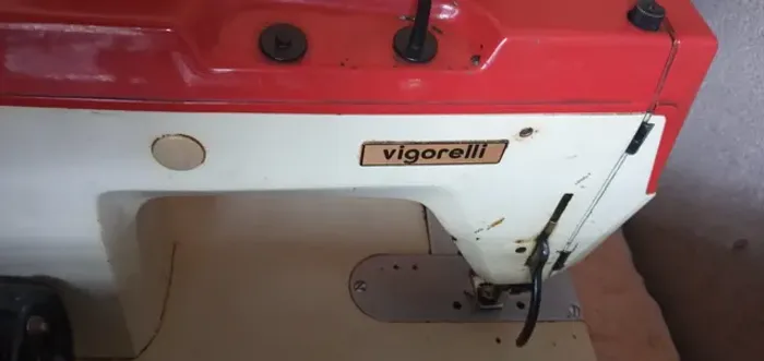 Máquina de costura vigorelli