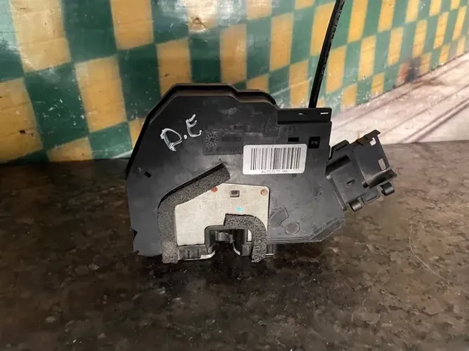 Tranca da porta dianteira esquerda renalt Fluence *r