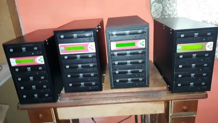 4 Duplicadoras de DVD Philips / Lite-On