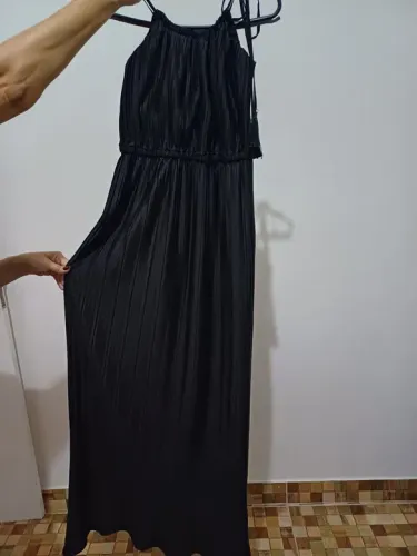 Vestido longo preto plissado