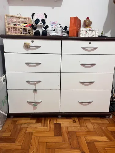 Cômoda de 8 gavetas