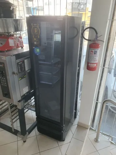 JR. Cervejeira Expositor Slim 230LTS Imbera