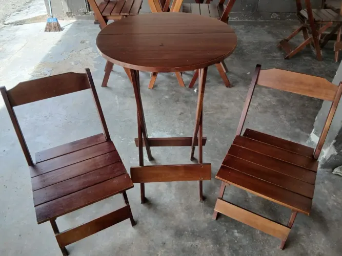 Kit mesa redonda com 2 cadeiras madeira 