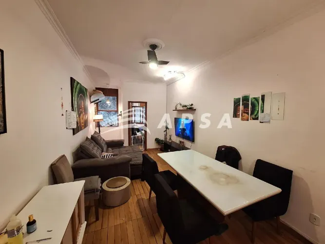 NA CHARMOSA RUA GENERAL POLIDORO, EM BOTAFOGO, ENCONTRA-SE UM LINDO APARTAMENTO DE 85M² QU