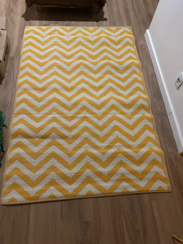 Tapete Chevron Amarelo e Branco