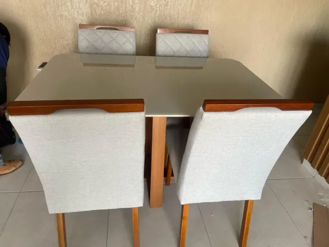 Mesa de Jantar em madeira mesa nova
