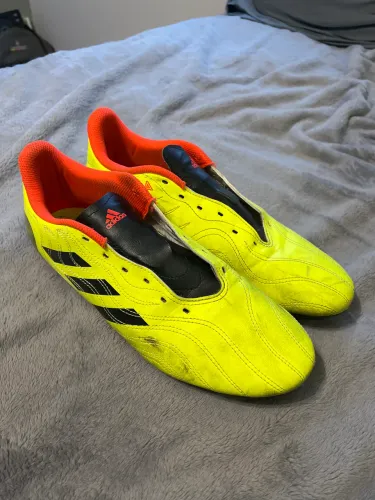 Chuteira adidas