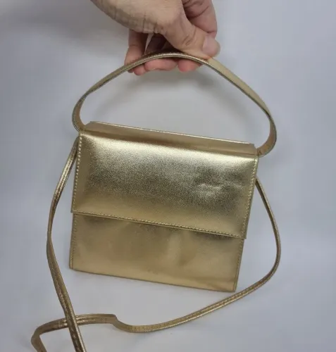 Bolsa Dourada Elegante de festa e noite dourada forrada fecho com ima alça de mão e ombro 