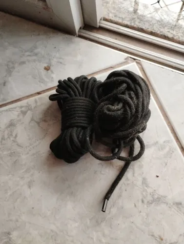 Corda de tecido preto