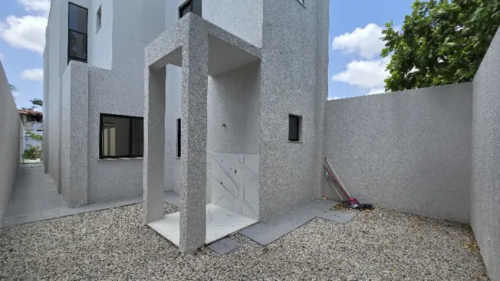 Casa duplex com três suítes no Eusébio - Eusébio - 136m²