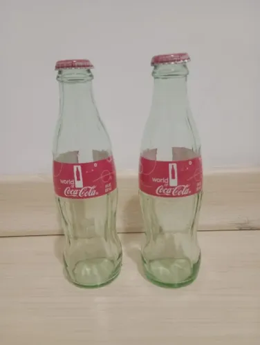 Kit com 2 garrafas World of Coca-Cola