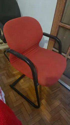 Cadeira de Escritório em Couro Preto