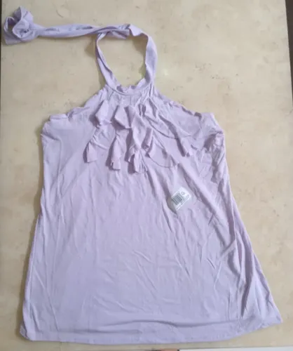 Blusinha tamanho G lilás em viscose com babados amarração no pescoço