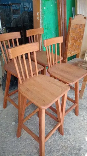 Banqueta madeira maciça angelim.