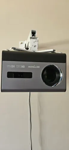 Projetor bettdow ac1037 full HD nativo