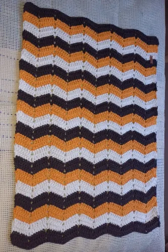 Tapete de Crochê Chevron nas cores outono,medida 0,68x0,43cm