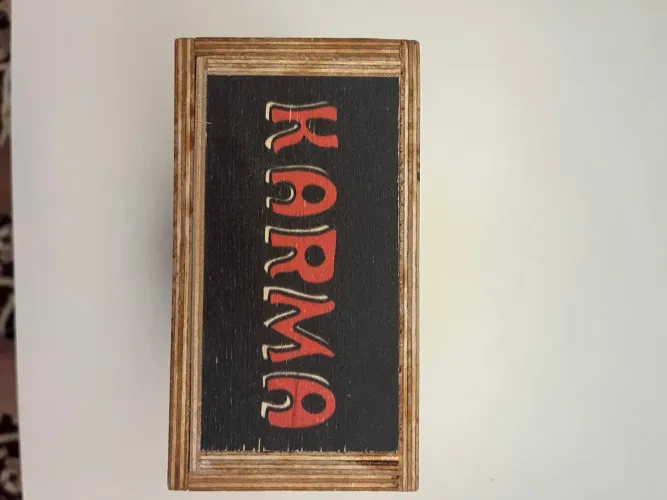 Rara caixa de madeira Perfume  Karma
