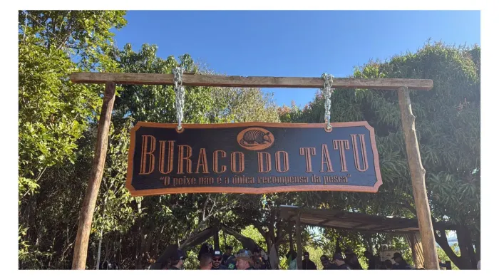 Placa Entalhada em Madeira 