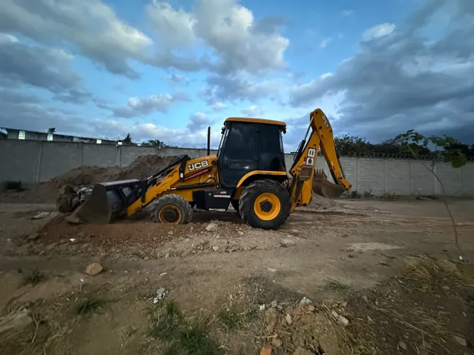 Retroescavadeira JCB 3CX 2016 4X4