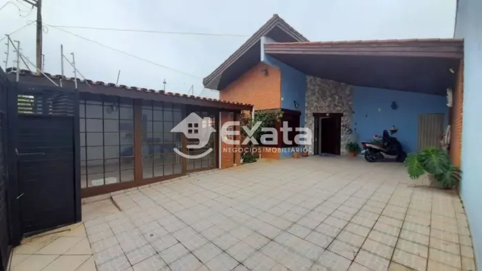 Ótima casa térrea na Vila Santana