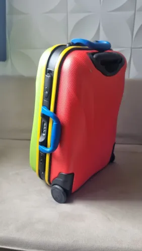 MALA RÍGIDA UNITED COLORS OF BENETTON 24 kilos ou 57,6 litros