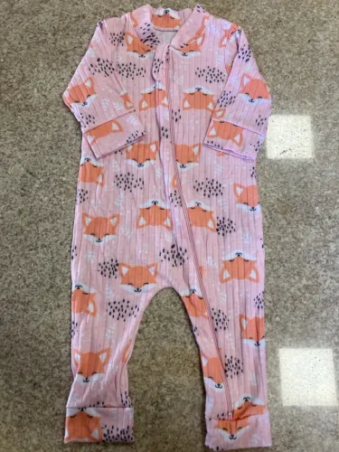 Macacão Infantil de Raposa Rosa