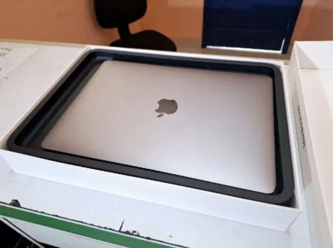 Macbook 12" 15 com 16gb de RAM e 256gb de armazenamento