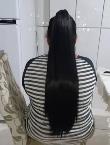 Rabo de cavalo longo e liso