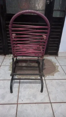 Cadeira de balanço infantil retrô