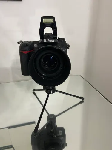 Máquina fotográfica Nikon D7000 +lente e acessórios 