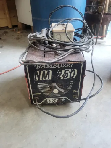 Máquina de Solda Elétrica 220V Bambozzi NM-250 Turbo