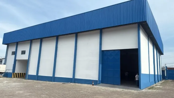 Excelente Galpão 1.200m² Nível 5 c/ Docas e Pátio monobra de Carretas em Condominio