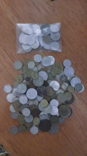 Lote com 149 moedas Nacionais e Importadas antigas em ótimo estado