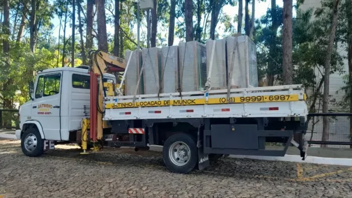 Aluga-se caminhão munck 3/4 para içamentos e transporte diversos!
