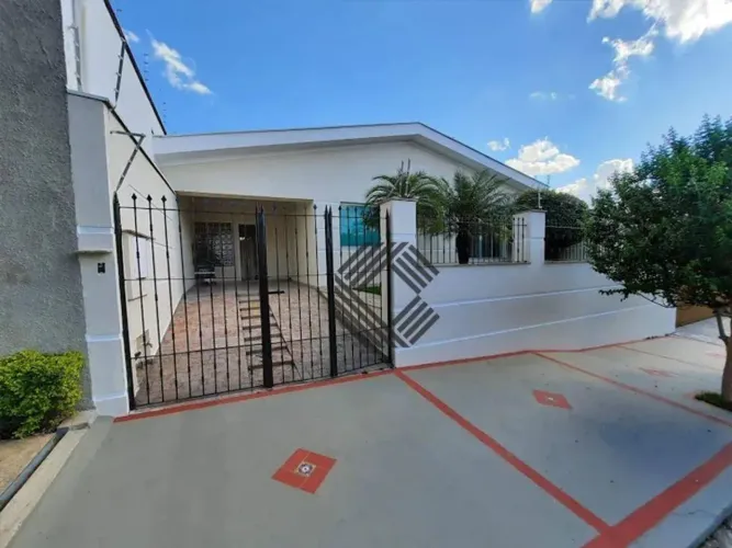 Está buscando casa para comprar com 3 quartos no Jardim Embaixador, Sorocaba?