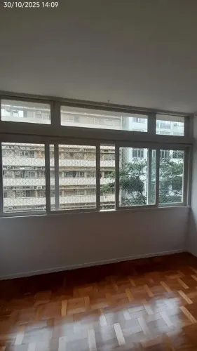 ESPETACULAR SALA/2 QTS COM GARAGEM EM RUA COM GUARITA NO LEME!!!