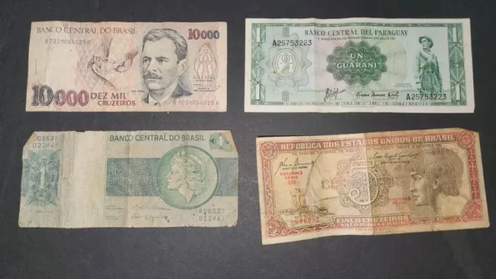Lote com (4) cédulas antigas)