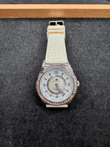 Relógio Feminino Tommy Hilfiger F80260 - Elegante e Exclusivo - Excelente Estado