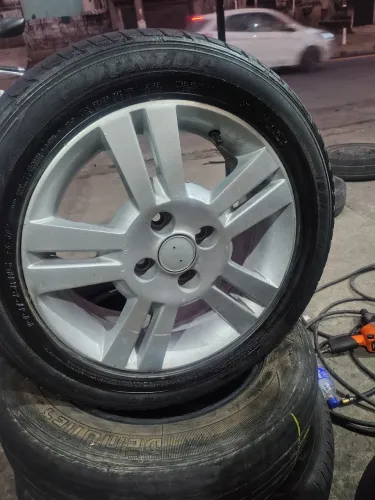 uma roda aro 15 do Chevrolet Agile LTZ 