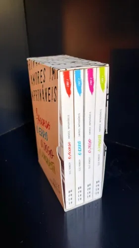 Box de livros da série Off Campus