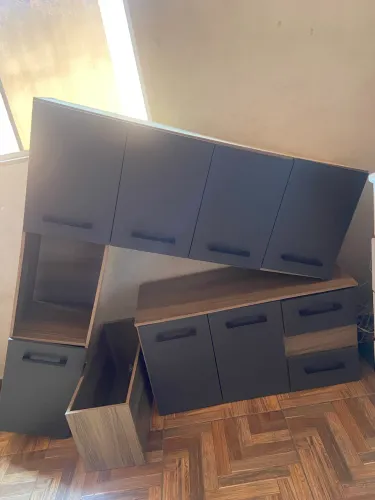 Vende-se armário de cozinha praticamente Novo