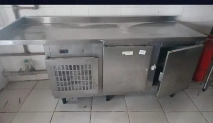 Vendo balcão refrigerado de inox