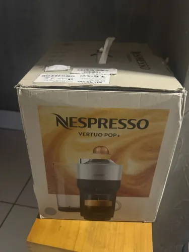 Cafeteira na caixa nespresse pop